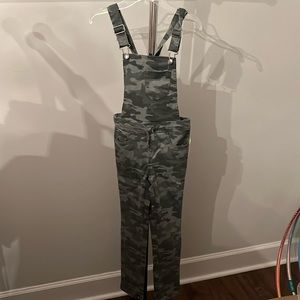 Girls Cat & Jack Camo overalls M(7/8)